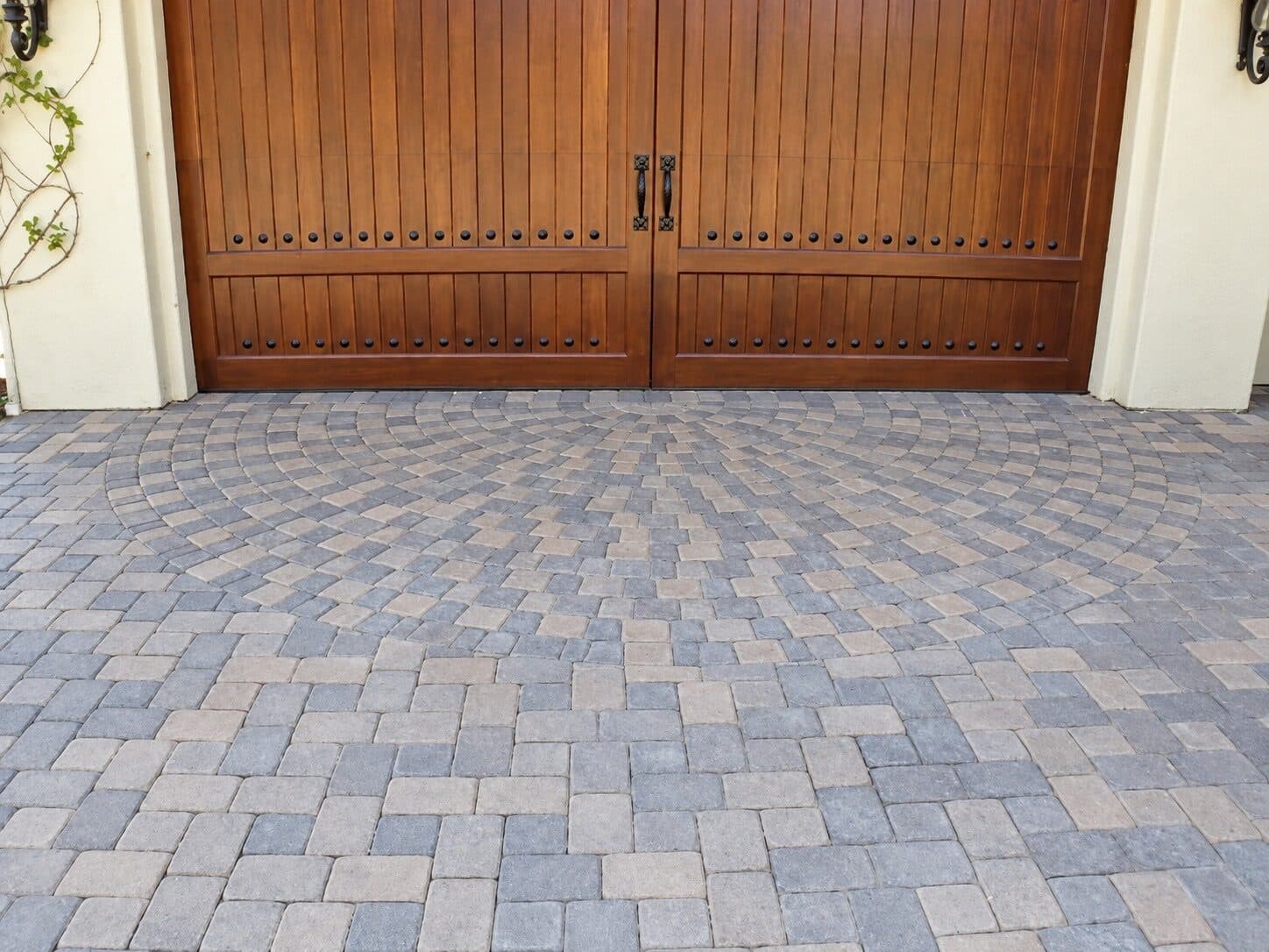 Circular driveway pattern